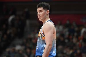 状态火热！阿不都沙拉木首节5中4高效拿下10分6板2助1断