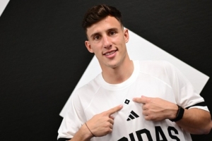 官方：霍芬海姆签下萨尔茨堡红牛26岁中场卡帕尔多